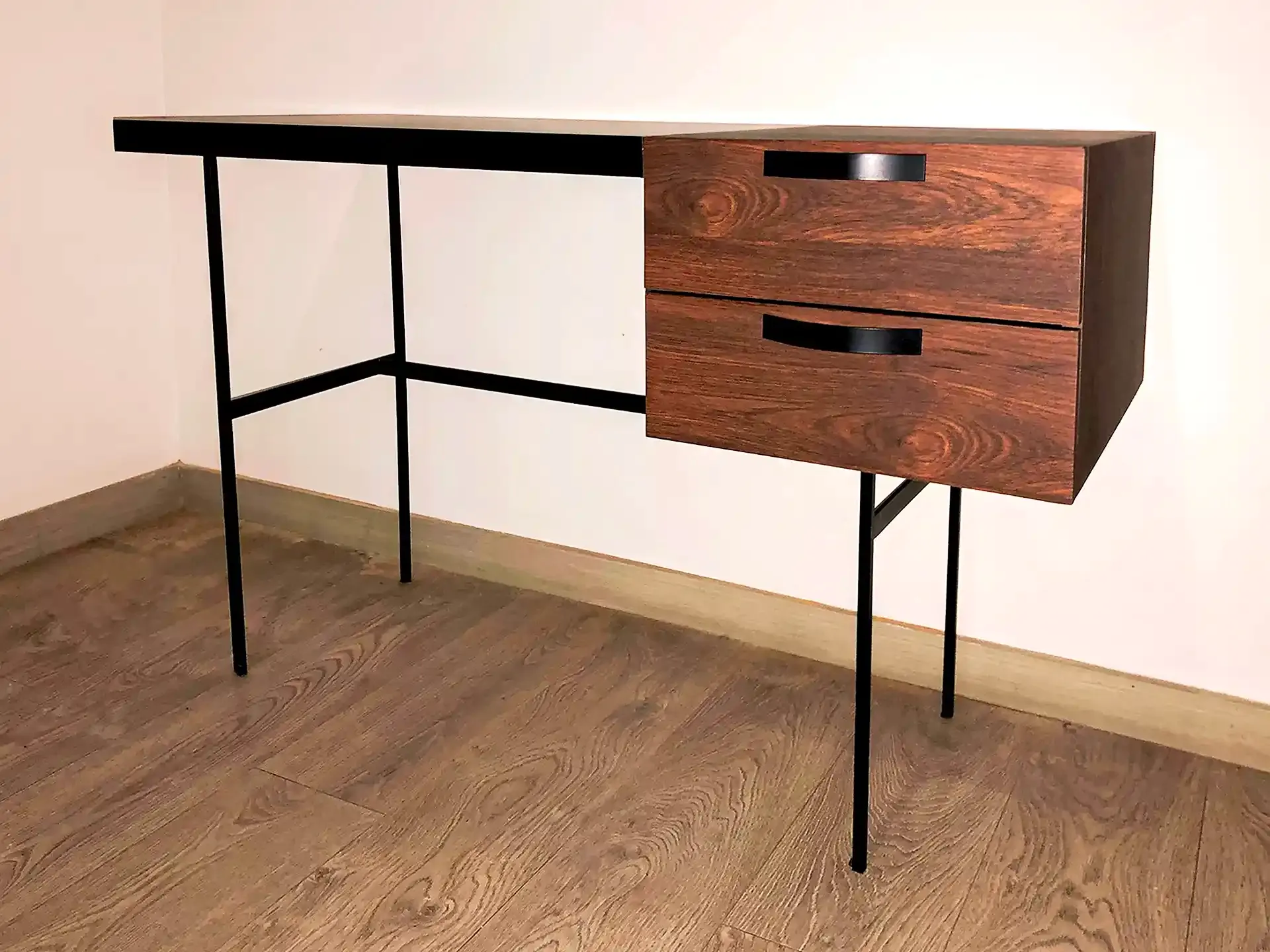 Escritorios Ergonómicos de Alto Desempeño con ingeniería de fabricación avanzada en Bogotá