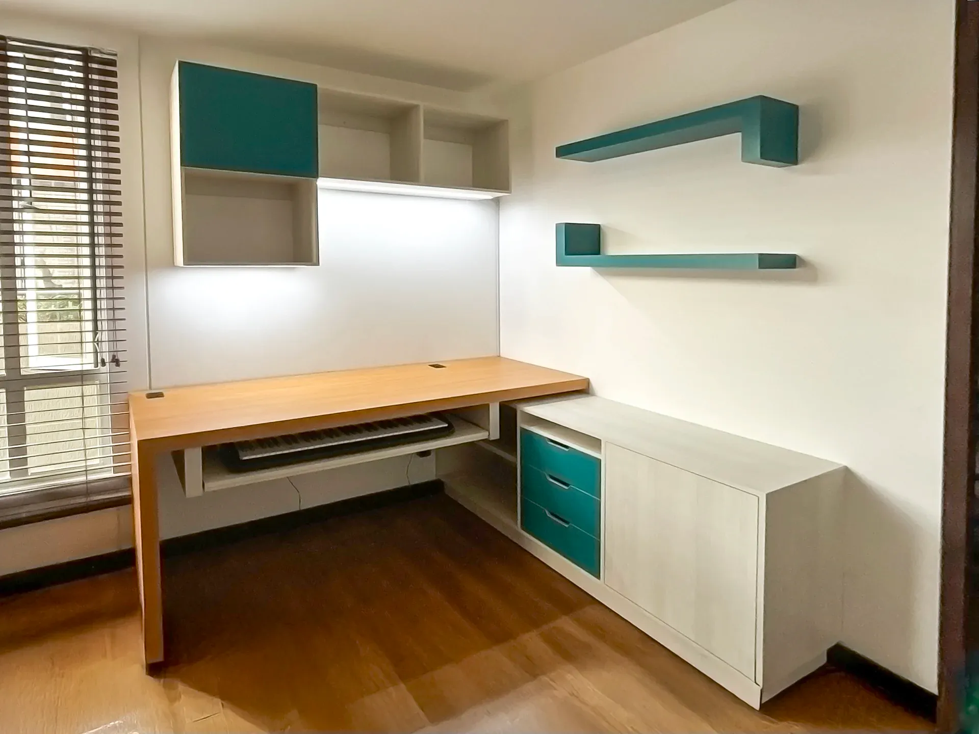 Mesas para Ordenadores e Integración Tech con ingeniería de fabricación avanzada en Bogotá